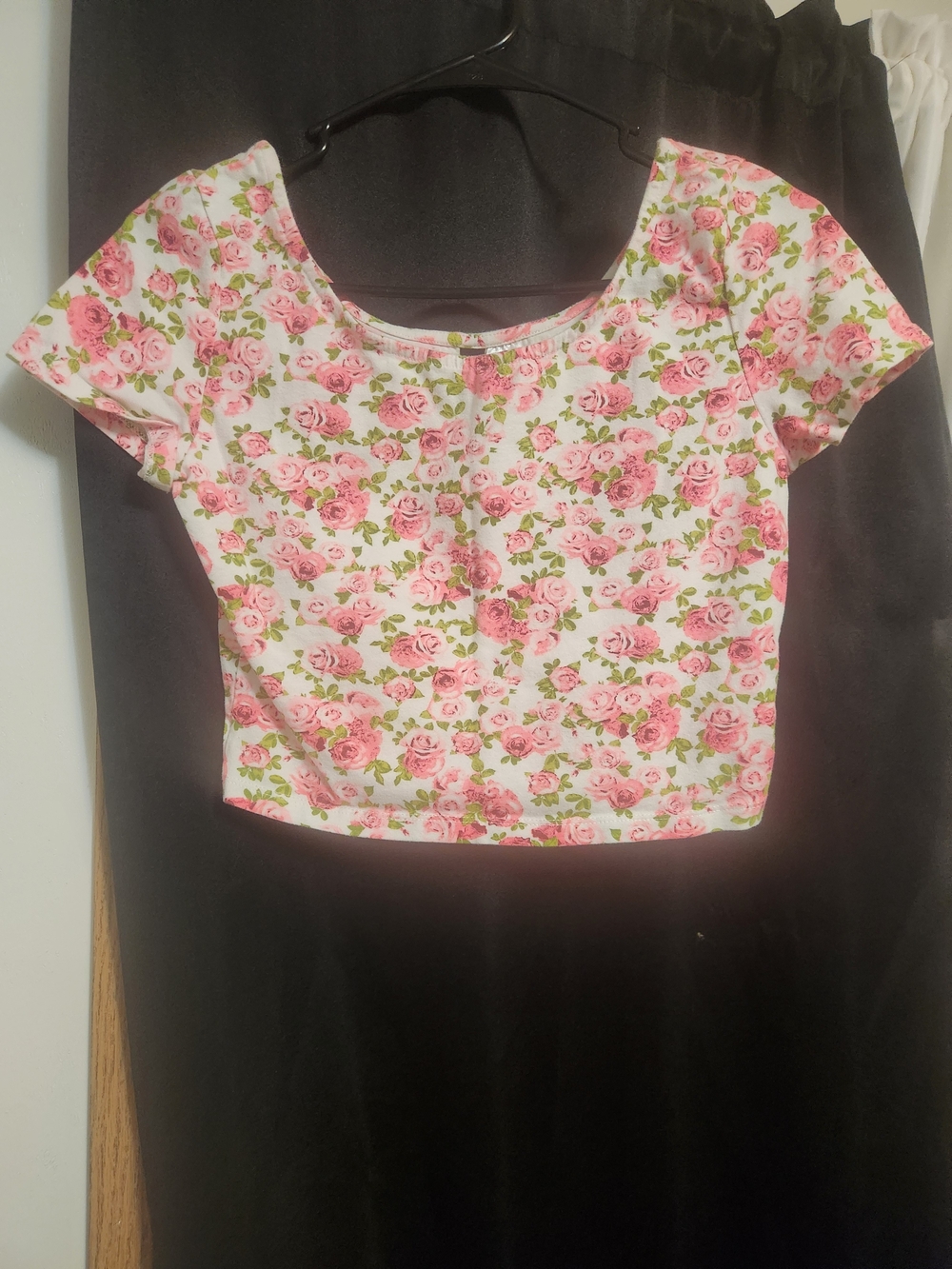 H&M Pink Rose Print Scoop Neck Crop Top